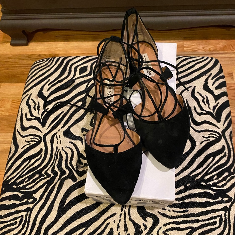 Flat shoes! Still in a good condition! Very soft suede